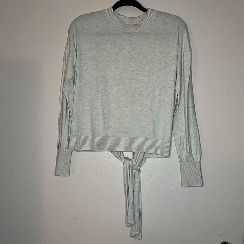 Chelsea 28 tie back ligh weight sweater